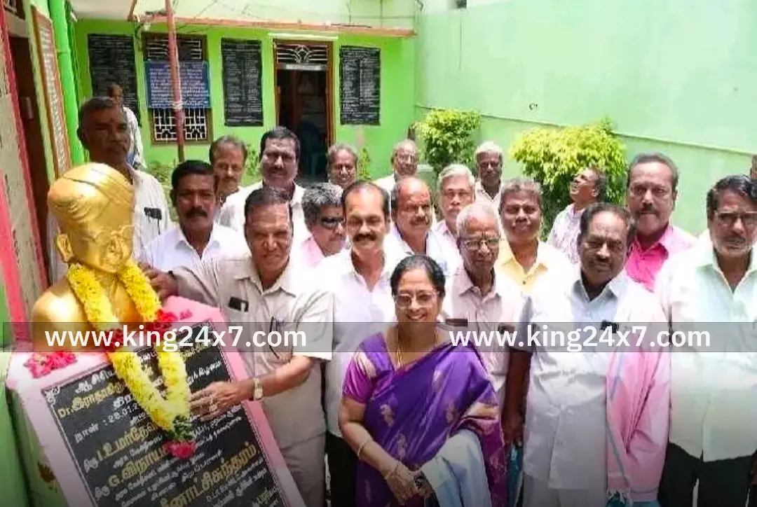 வேலூரில் ஆசிரியர் தின விழா கொண்டாட்டம்! வேலூரில் ஆசிரியர் தின விழா கொண்டாட்டம்!