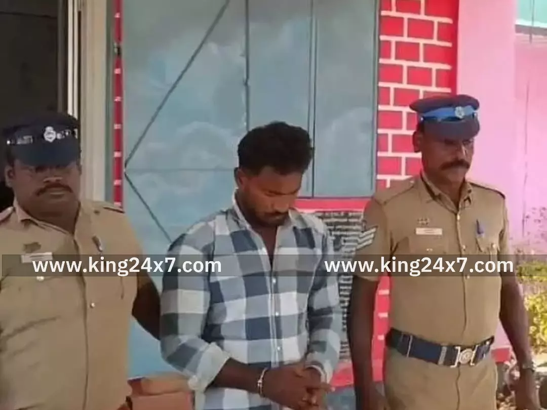 ஆலங்குளத்தில் கள்ள நோட்டு புழக்கத்தில் விட்டவர் கைது ஆலங்குளத்தில் கள்ள நோட்டு புழக்கத்தில் விட்டவர் கைது