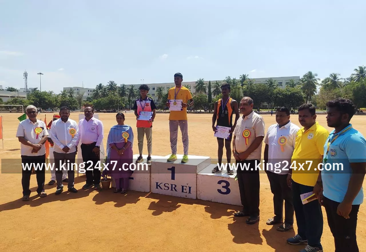 மாவட்ட அளவிலான தடகள போட்டியினை மாவட்ட ஆட்சியர்  துர்காமூர்த்தி  துவக்கிவைத்தார்.