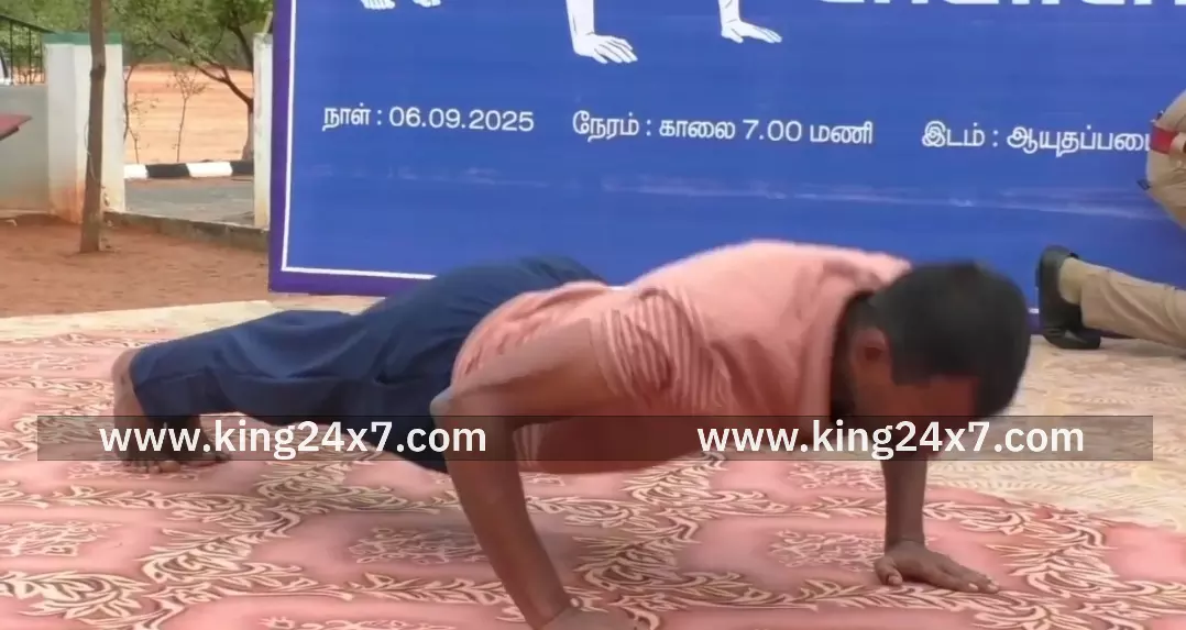 கரூர்- காவலர் தினம்-தண்டால் போட்டியில் SP பங்கேற்று துவக்கி வைத்தார். கரூர்- காவலர் தினம்-தண்டால் போட்டியில் SP பங்கேற்று துவக்கி வைத்தார்.