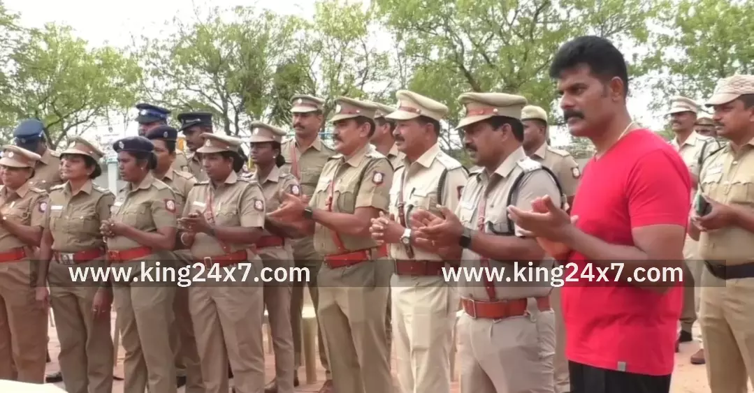 கரூர்- காவலர் தினம்-தண்டால் போட்டியில் SP பங்கேற்று துவக்கி வைத்தார். கரூர்- காவலர் தினம்-தண்டால் போட்டியில் SP பங்கேற்று துவக்கி வைத்தார்.