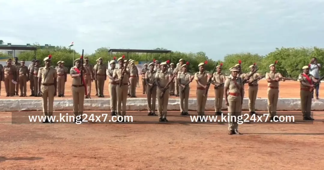 கரூர்- காவலர் தினம்-தண்டால் போட்டியில் SP பங்கேற்று துவக்கி வைத்தார். கரூர்- காவலர் தினம்-தண்டால் போட்டியில் SP பங்கேற்று துவக்கி வைத்தார்.