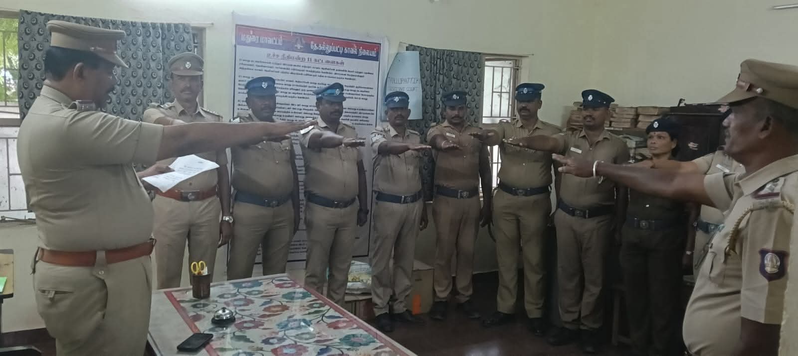 உறுதிமொழி ஏற்றுக் கொண்ட காவலர்கள்