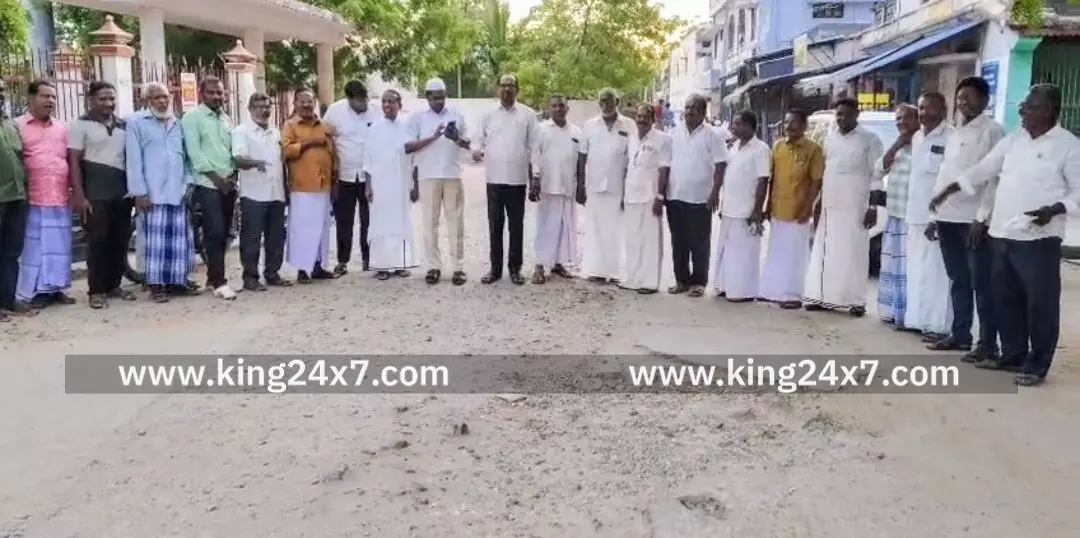 மேலப்பாளையத்தில் கோஷம் எழுப்பிய முஸ்லிம் லீக் கட்சியினர் மேலப்பாளையத்தில் கோஷம் எழுப்பிய முஸ்லிம் லீக் கட்சியினர்