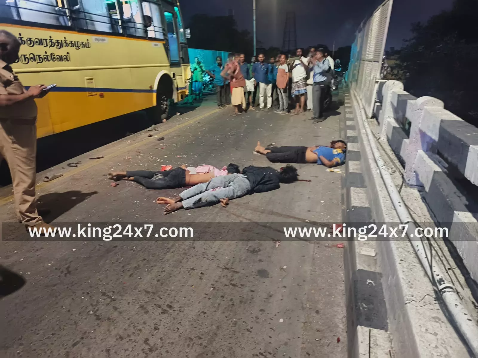 இரவில் நடந்த கோர விபத்தில் மூன்று பேர் பலி