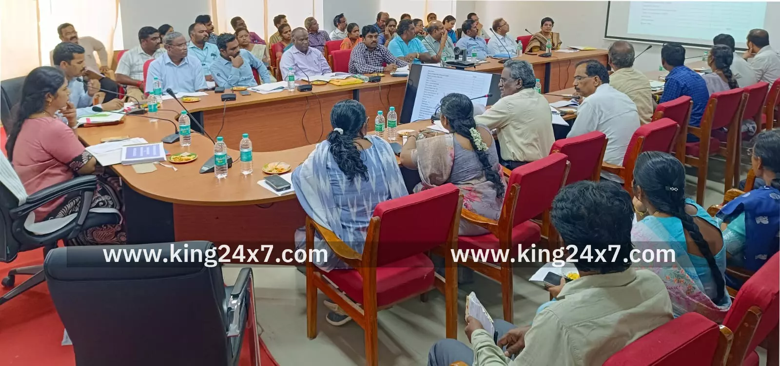 கிருஷ்ணகிரியில் அனைத்து துறை அலுவலர்கள் ஆய்வு கூட்டம்.