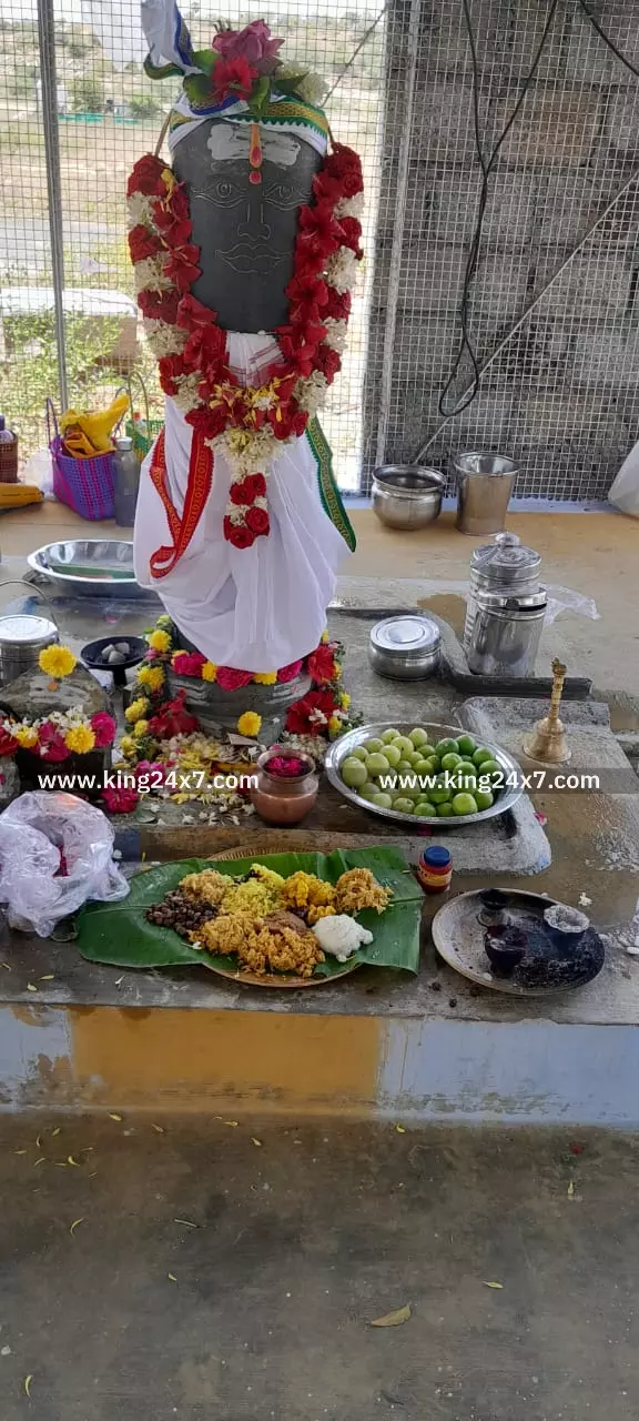 பவுர்ணமி நாளையொட்டி  கோவில்களில் சிறப்பு  வழிபாடு