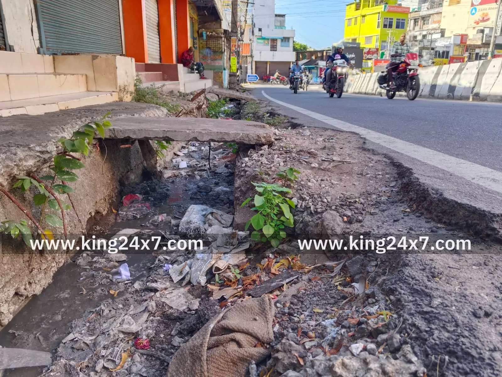 நாகர்கோவில் : பாதுகாப்பற்ற கழிவு நீர் ஓடை நாகர்கோவில் : பாதுகாப்பற்ற கழிவு நீர் ஓடை