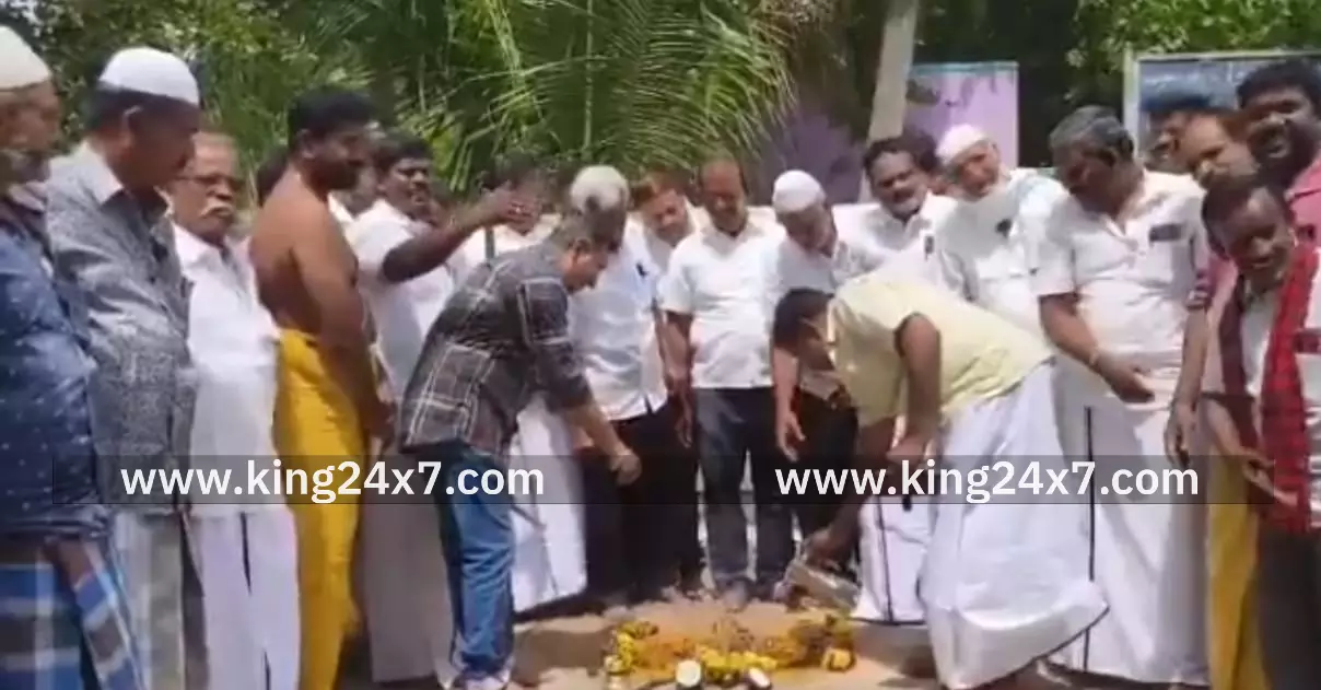 நிழற்கூடம் அமைக்க பேரூராட்சி தலைவர் பூமி பூஜை நிழற்கூடம் அமைக்க பேரூராட்சி தலைவர் பூமி பூஜை