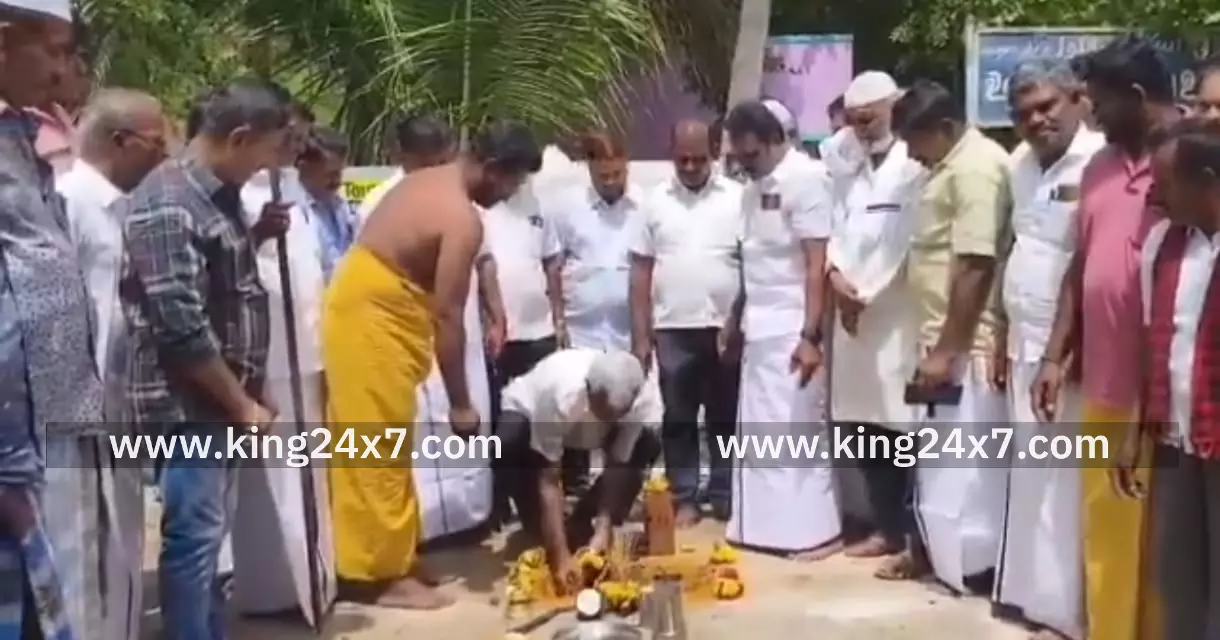 நிழற்கூடம் அமைக்க பேரூராட்சி தலைவர் பூமி பூஜை நிழற்கூடம் அமைக்க பேரூராட்சி தலைவர் பூமி பூஜை