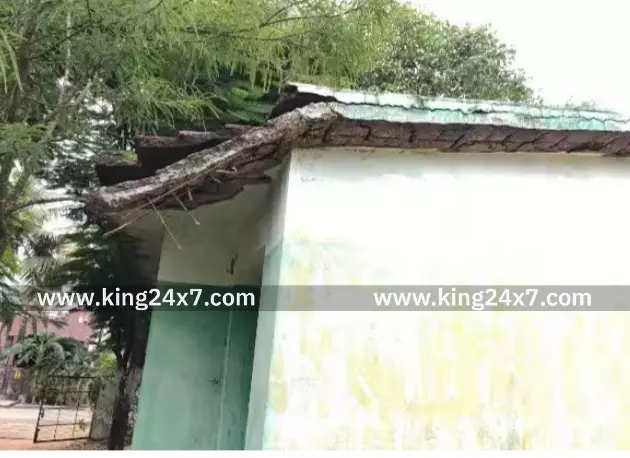 பாழடைந்த கட்டிடங்களை அகற்ற கோரிக்கை பாழடைந்த கட்டிடங்களை அகற்ற கோரிக்கை