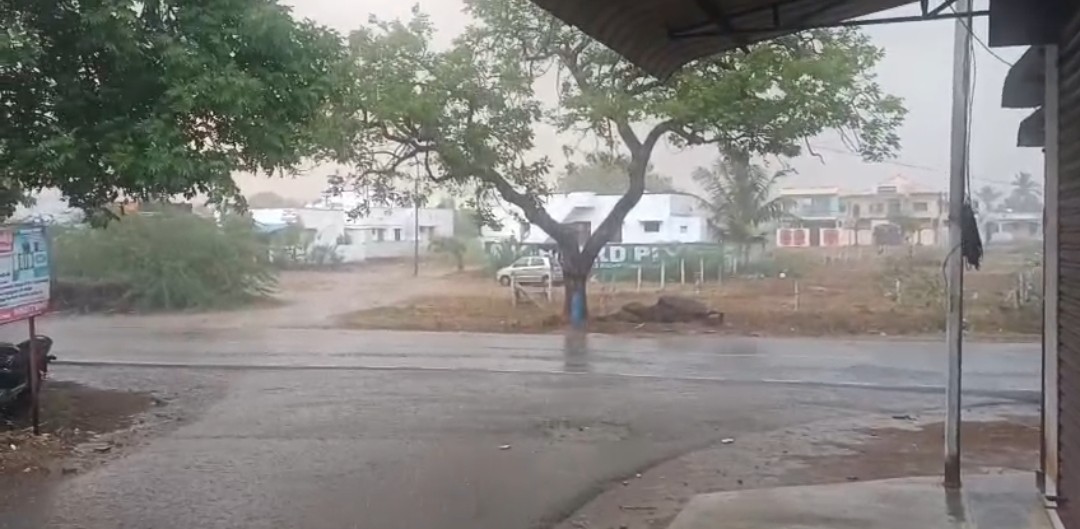 நெல்லை மாநகர பகுதியில் பரவலாக மழை