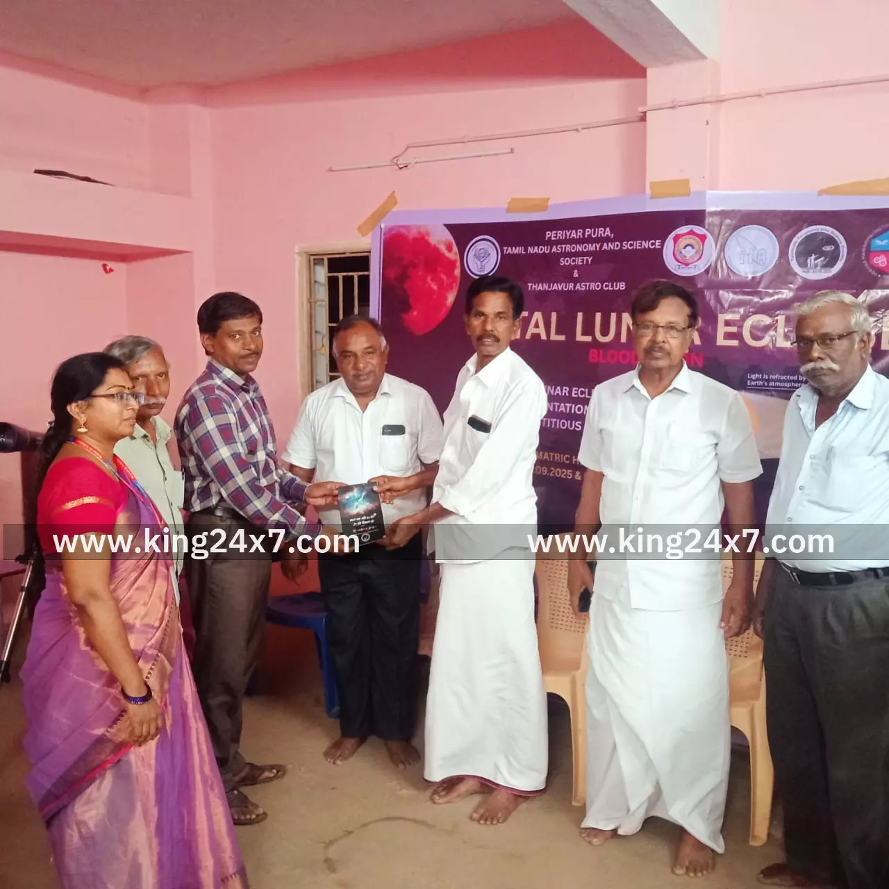 பூதலூரில் ரத்தநிலா என்னும் முழு சந்திர கிரகணம் காணும் நிகழ்வு!  குழந்தைகளை ஏமாற்றிய மேகம் மற்றும் மழை.... 