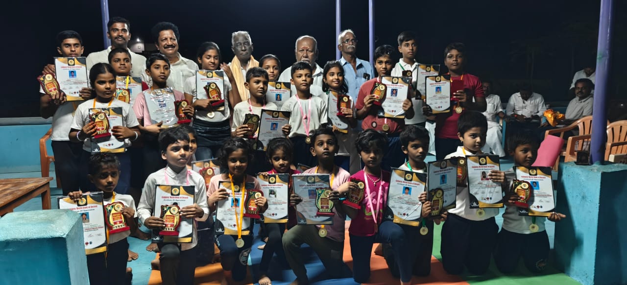 யோகாவில் உலக சாதனை படைத்த மாணவ, மாணவிகளுக்கு எம் எல் ஏ பாராட்டு 