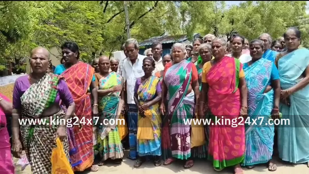 100 நாள் வேலை திட்டத்தின் கீழ் பணி புரியும் நபர்களிடம் பணம் வசூலிப்பதாக கூறி ஊராட்சி செயலர் மீது மாவட்ட ஆட்சியர் அலுவலகத்தில் பெண்கள் புகார்*