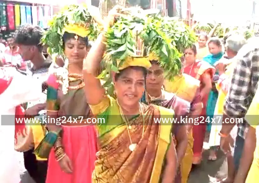 ஊத்தங்கரையில் மாரியம்மன் கோவில் கூழ் ஊற்றும் திருவிழா. ஊத்தங்கரையில் மாரியம்மன் கோவில் கூழ் ஊற்றும் திருவிழா.