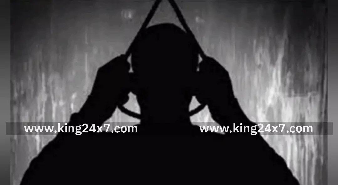 கிளிஞ்சாநத்தம்-மது போதையில் மனைவியுடன் சண்டையிட்டு தூக்கிட்டு தற்கொலை செய்த வட மாநில இளைஞர். கிளிஞ்சாநத்தம்-மது போதையில் மனைவியுடன் சண்டையிட்டு தூக்கிட்டு தற்கொலை செய்த வட மாநில இளைஞர்.