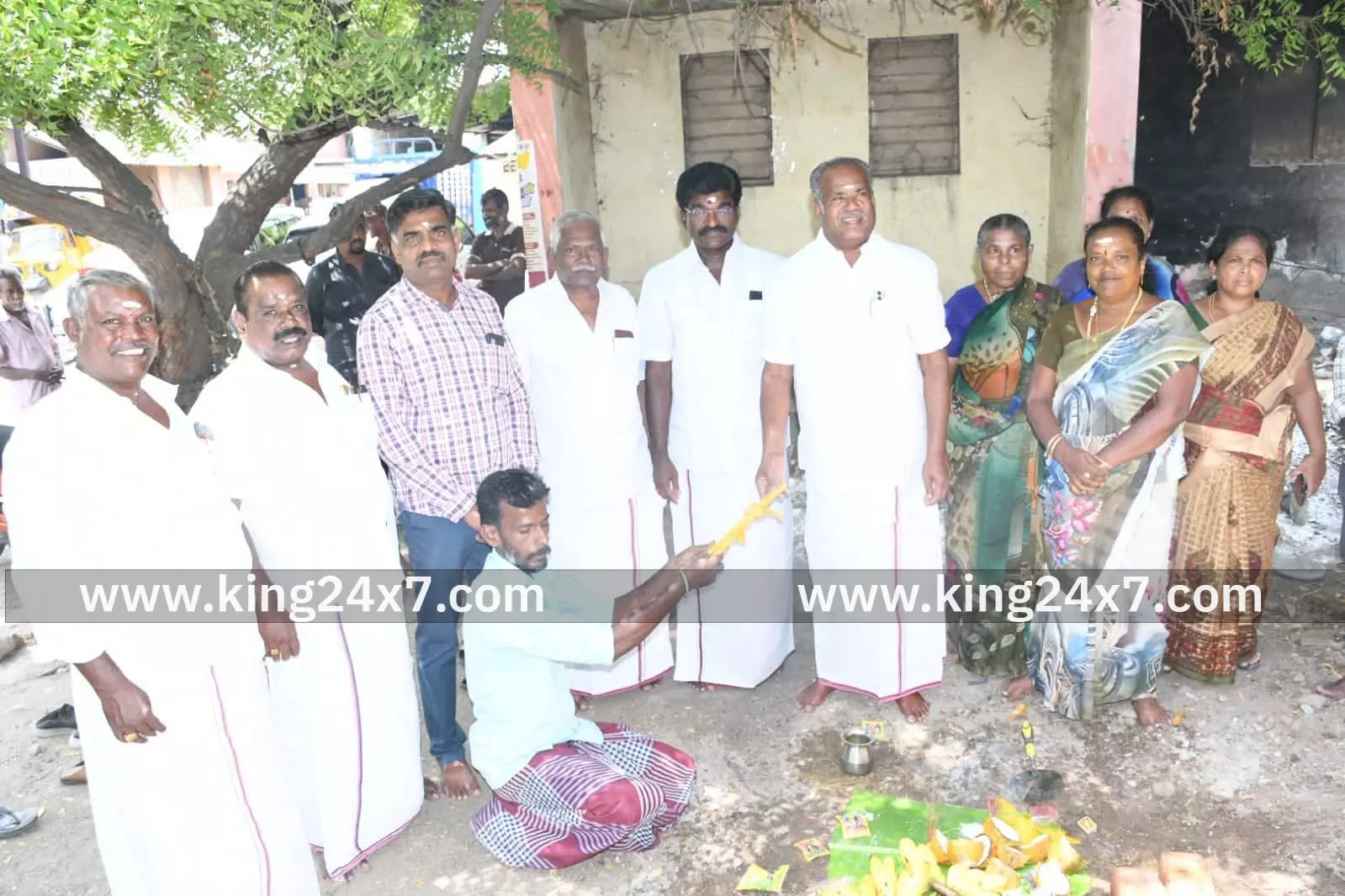 புதிய சமுதாயக்கூடம் அமைக்கும் உரிமை பூஜையில் எம்எல்ஏ பங்கேற்பு புதிய சமுதாயக்கூடம் அமைக்கும் உரிமை பூஜையில் எம்எல்ஏ பங்கேற்பு
