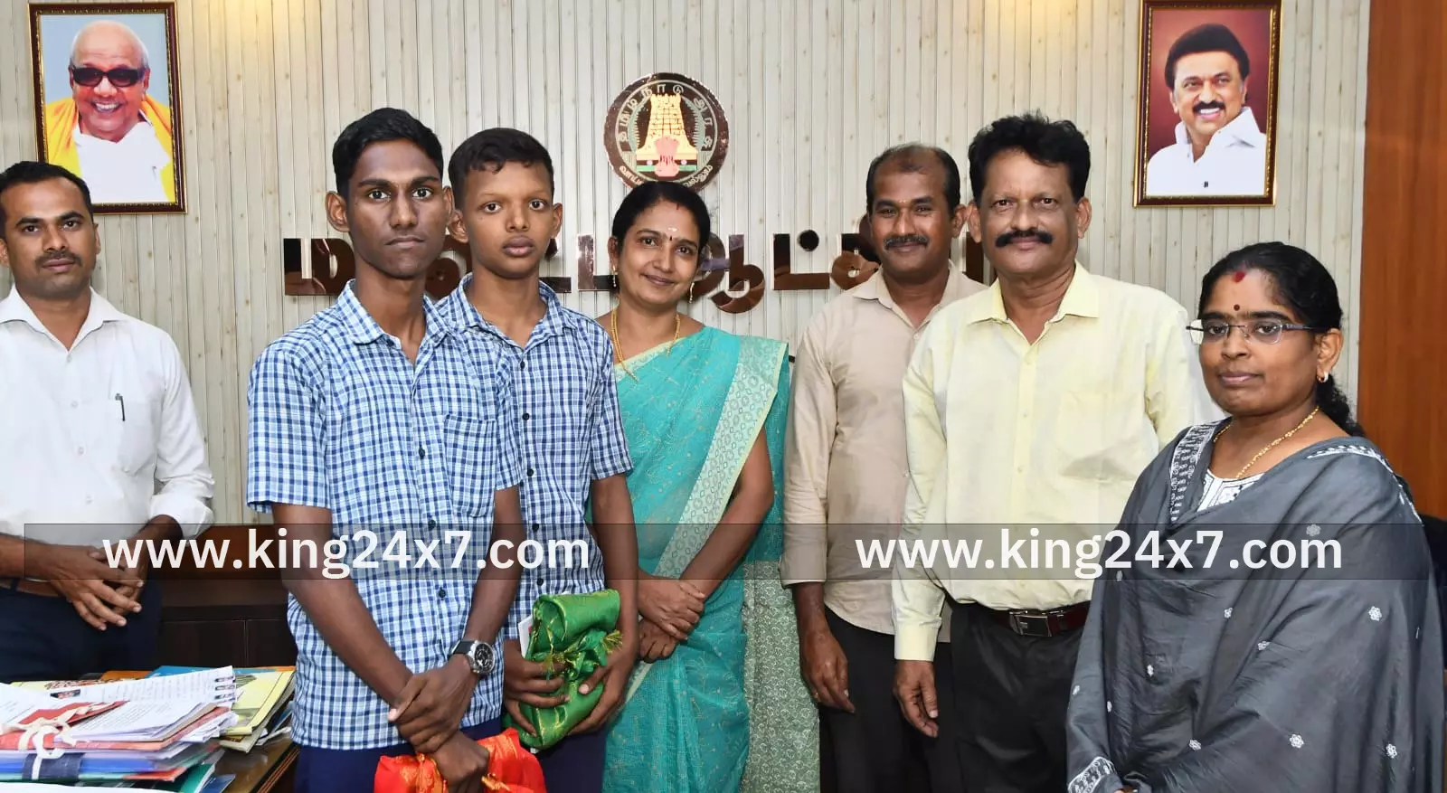 மாணவர்களை நேரில் சந்தித்து வாழ்த்து தெரிவித்த ஆட்சியர்