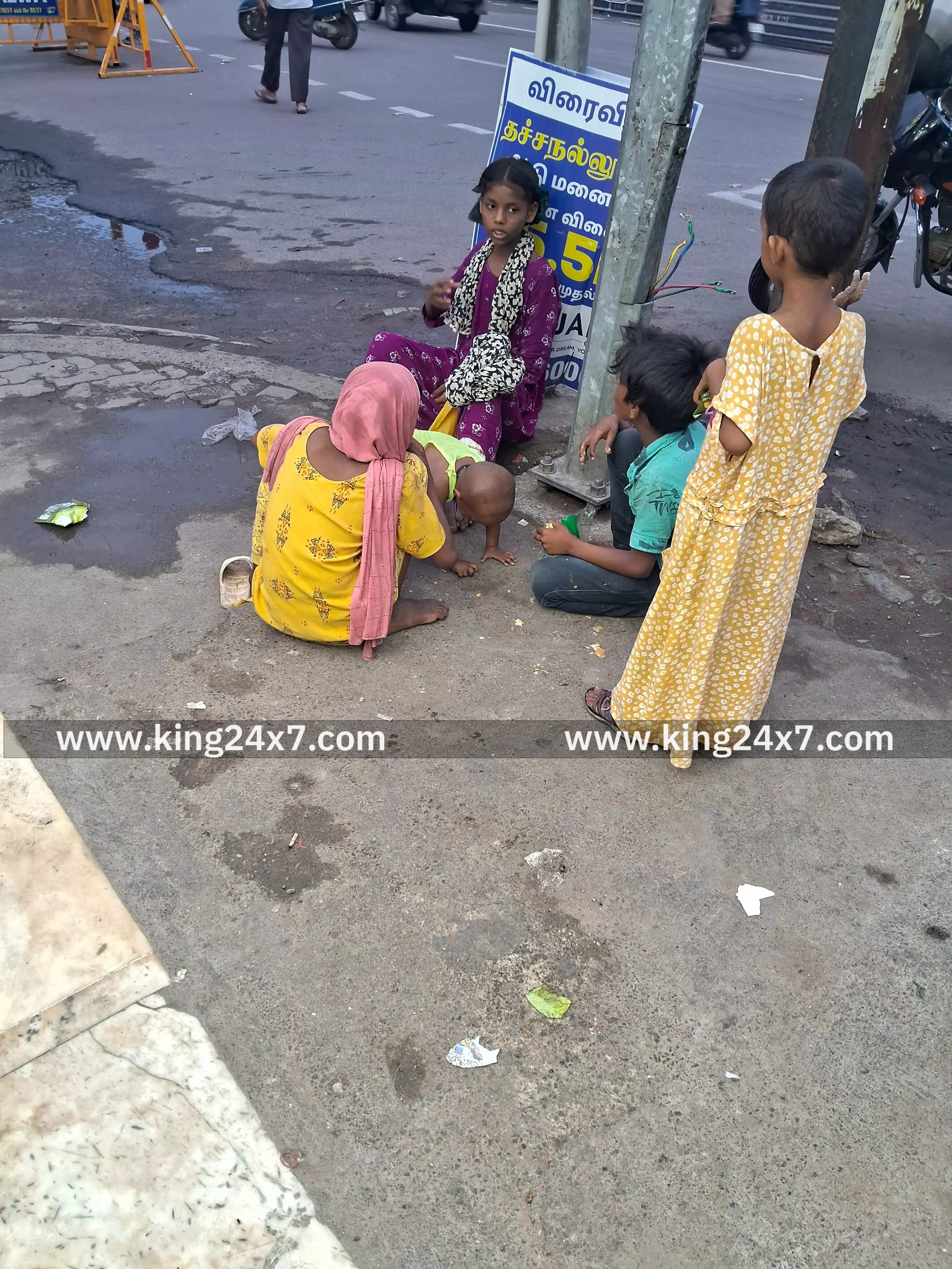 நெல்லை மாநகர பகுதிகளில் பிச்சை எடுக்கும் சிறுவர் சிறுமிகள் நெல்லை மாநகர பகுதிகளில் பிச்சை எடுக்கும் சிறுவர் சிறுமிகள்