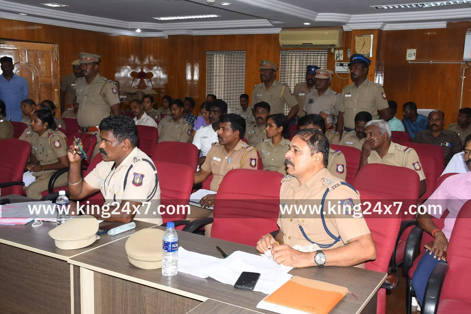 பெரம்பலூர் மாவட்டத்தில் மாவட்ட காவல் கண்காணிப்பாளர் தலைமையில் இன்று மாதாந்திர குற்ற கலந்தாய்வு கூட்டம் நடைபெற்றது. பெரம்பலூர் மாவட்டத்தில் மாவட்ட காவல் கண்காணிப்பாளர் தலைமையில் இன்று மாதாந்திர குற்ற கலந்தாய்வு கூட்டம் நடைபெற்றது.