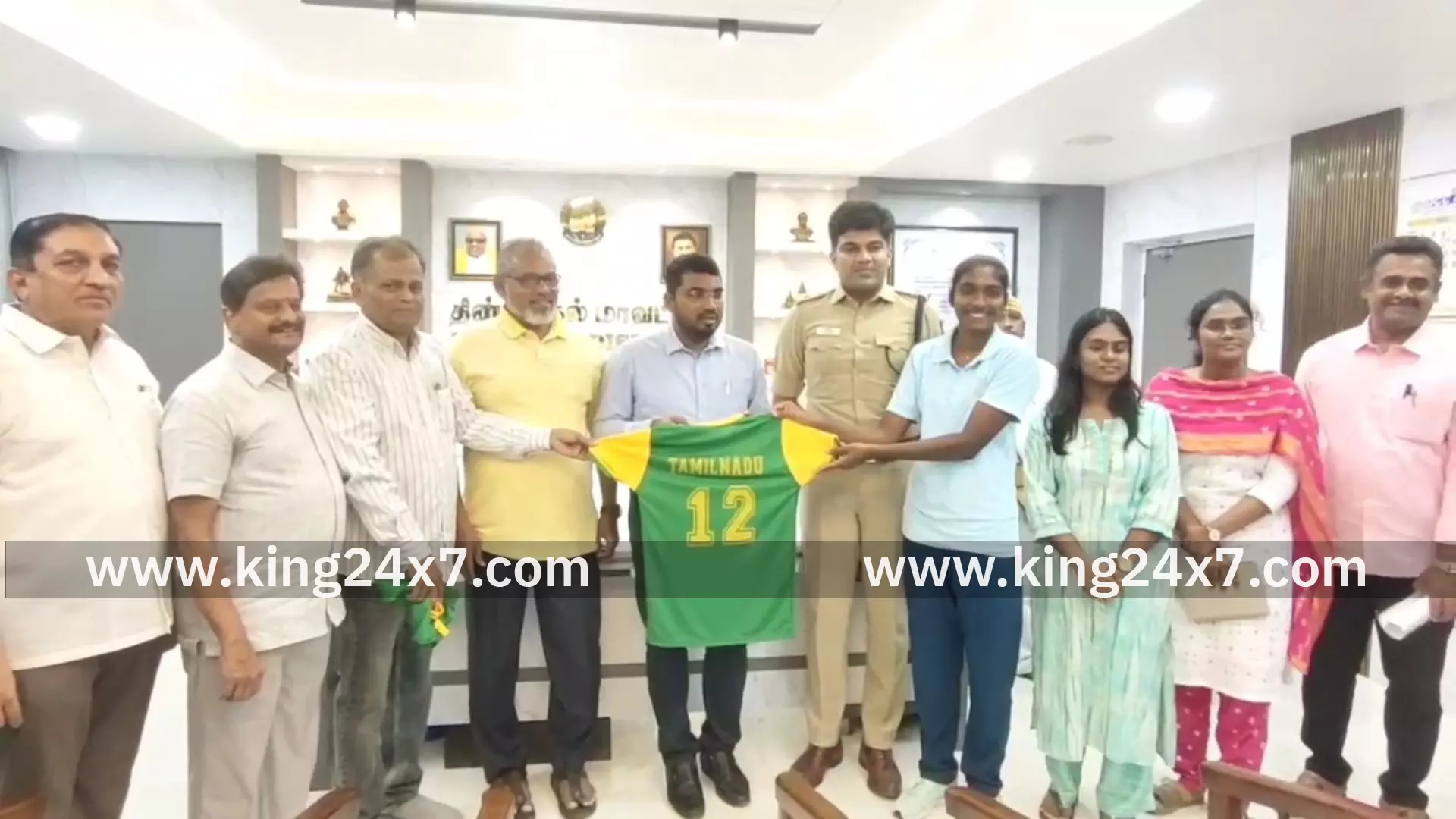 கால்பந்து சீனியர் பிரிவு போட்டிக்கு செல்வோருக்கு வாழ்த்து