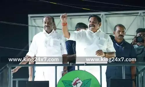 அதிமுக ஆம்புலன்ஸில் செல்லும் கட்சியல்ல, யார் என்ன செய்தாலும் கட்சியை அசைக்க முடியாது: ஈபிஎஸ்