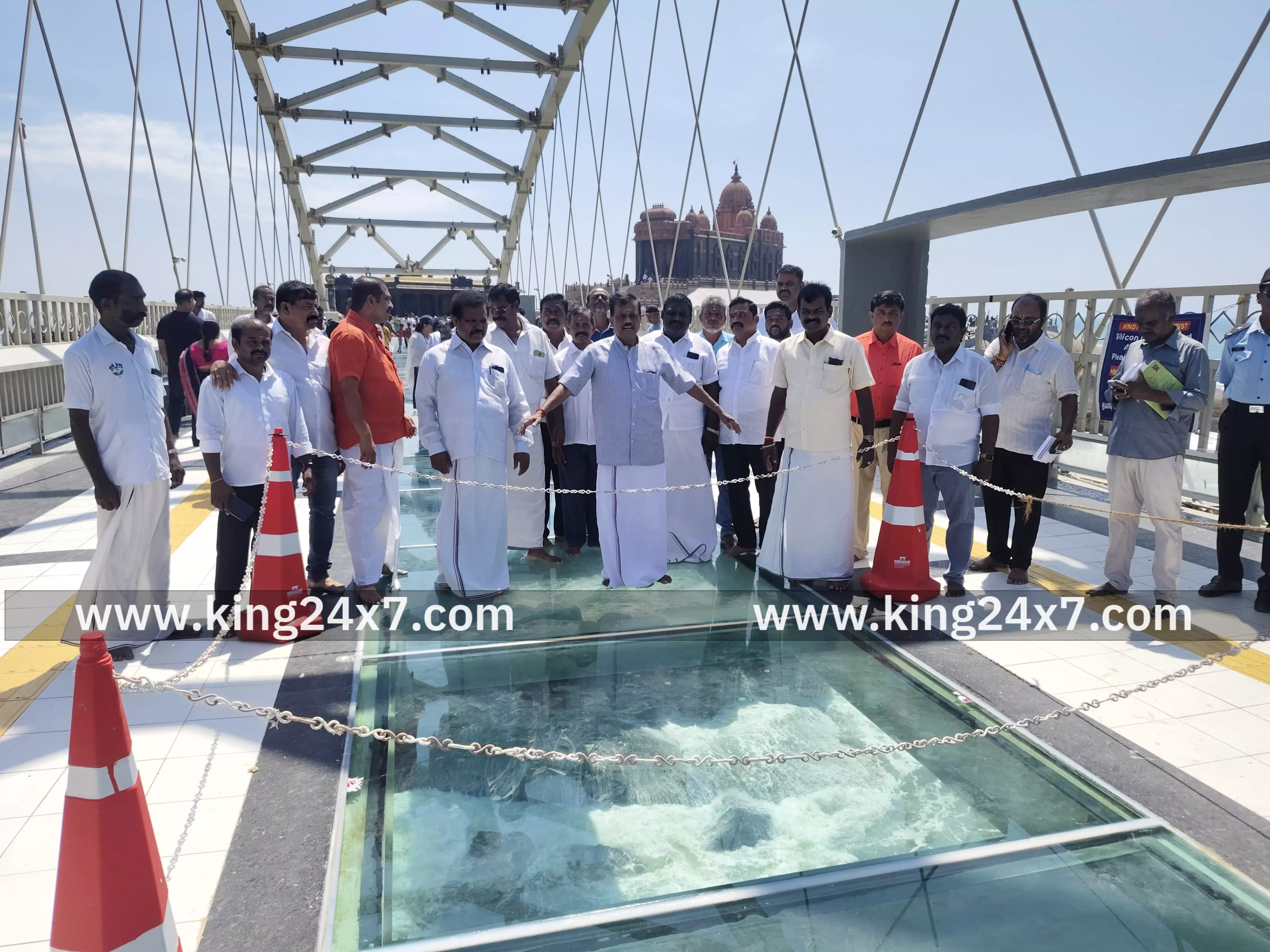 கண்ணாடி பாலம்  :தளவாய்சுந்தரம் எம்எல்ஏ  ஆய்வு