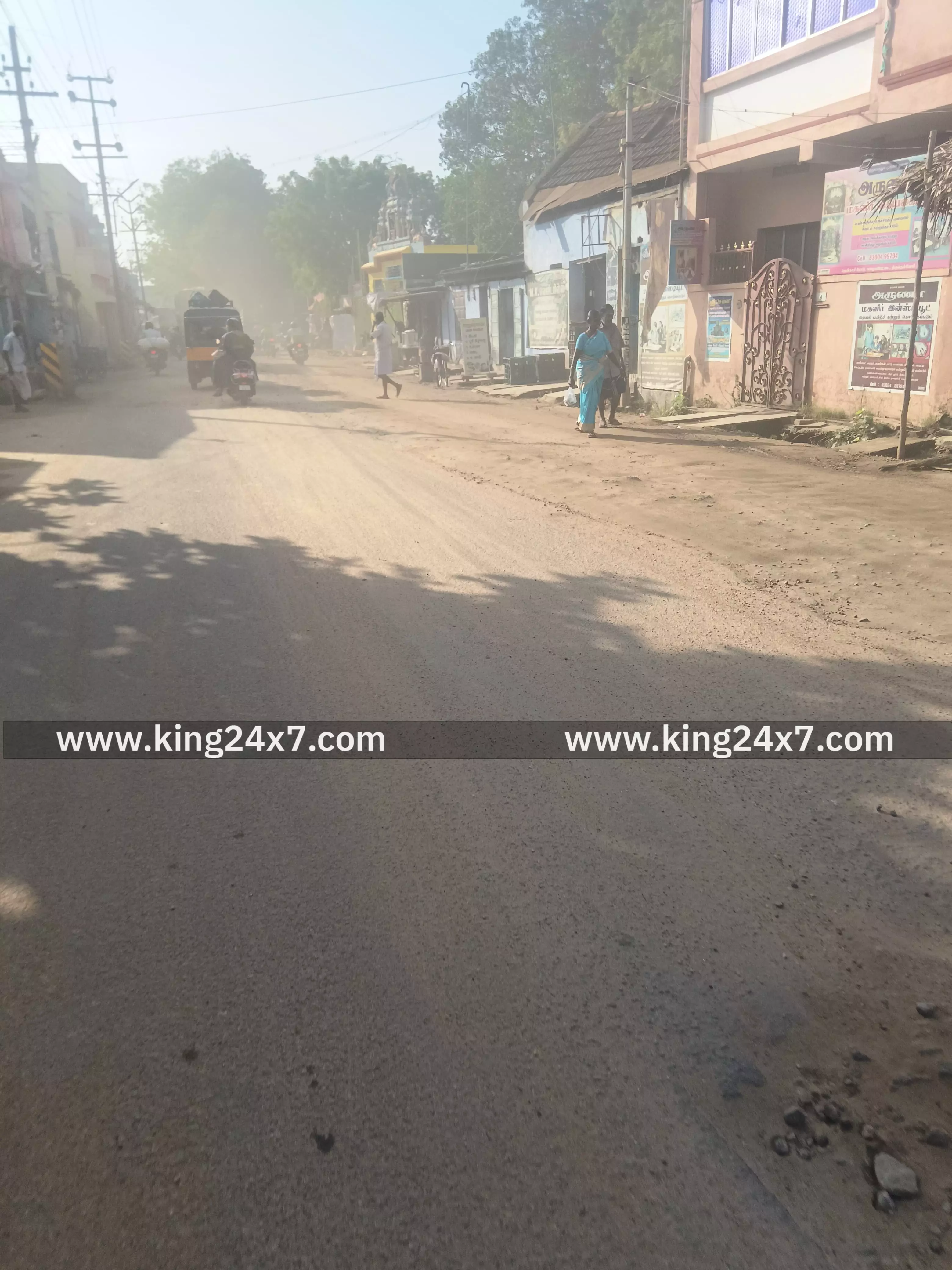 பழையபேட்டையில் புழுதியாக காட்சியளிக்கும் சாலை