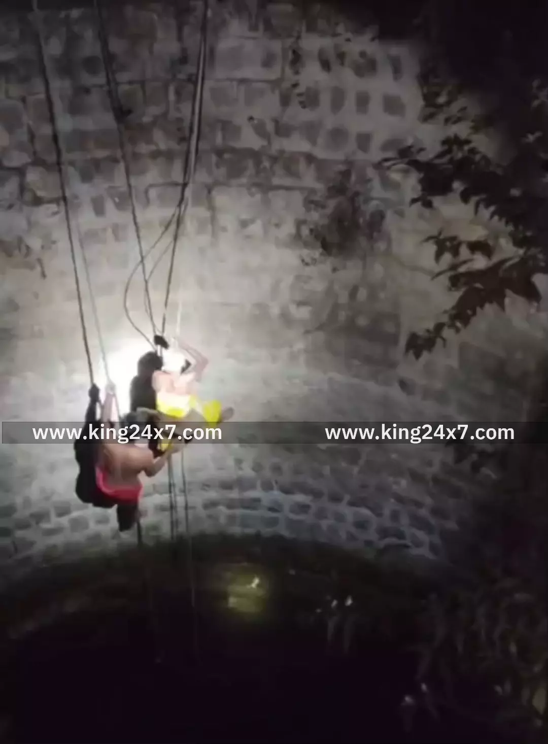 கிணற்றுக்குள் தவறி விழுந்த முதியவர் மீட்பு