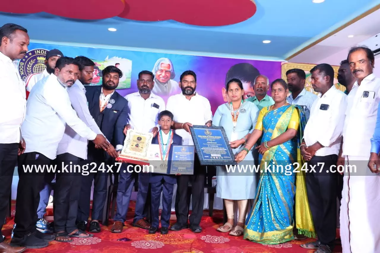 கின்னஸ் சாதனை படைத்த மாணவருக்கு எம்எல்ஏ பாராட்டு