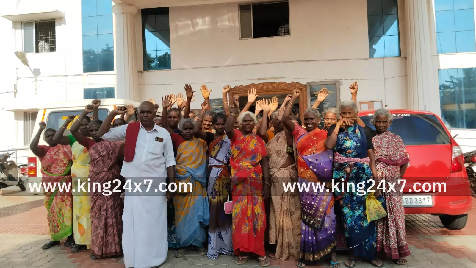 ஒரத்தநாட்டில் நூறு நாள் வேலை கேட்டு பொதுமக்கள் ஆர்ப்பாட்டம் 