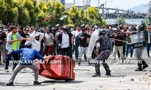 நேபாளத்தில் ஆட்சி கவிழ காரணமான விபத்து: சிசிடிவி வீடியோ வைரல்!!