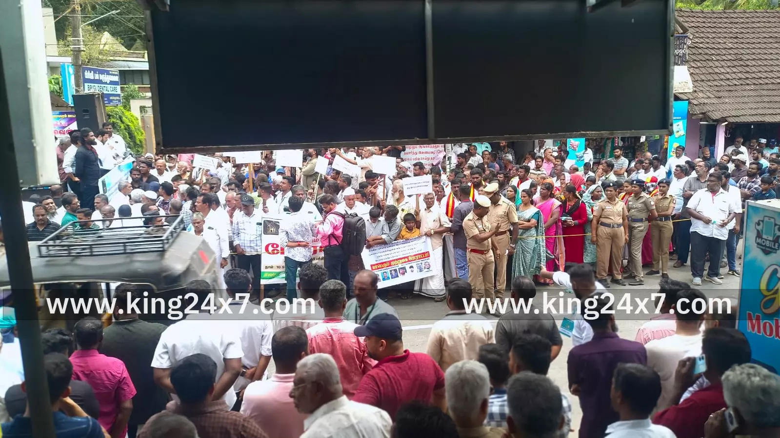 பத்திர பதிவு அலுவலகம் முன்பு ஜமாத் போராட்டம் பத்திர பதிவு அலுவலகம் முன்பு ஜமாத் போராட்டம்