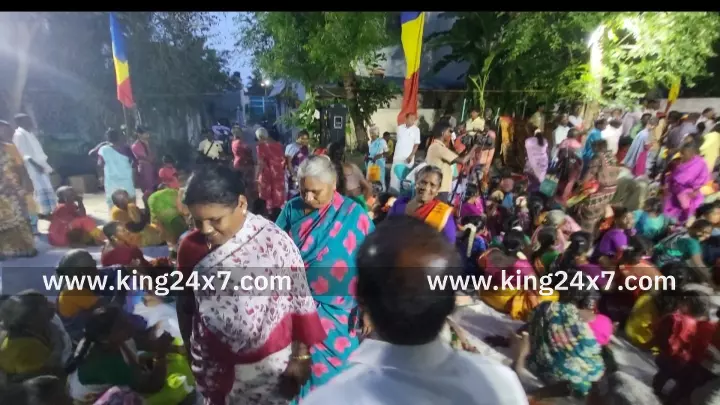 பா.ம.க. நிறுவனர் ராமதாஸ் பிரசாரக் கூட்டத்தில் பாதியிலே வெளிய பெண்கள் பா.ம.க. நிறுவனர் ராமதாஸ் பிரசாரக் கூட்டத்தில் பாதியிலே வெளிய பெண்கள்