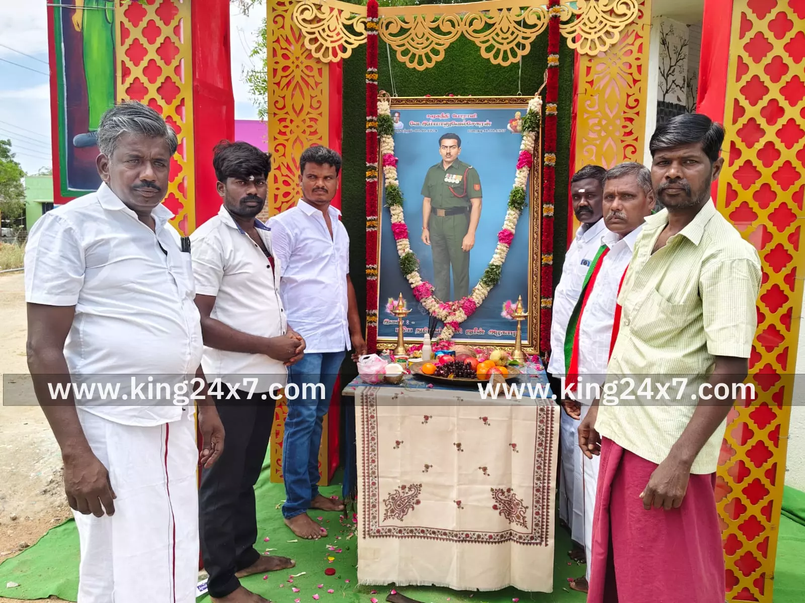 தியாகி இமானுவேல் சேகரன் திருவுருவ படத்திற்கு புதிய தமிழகம் கட்சியினர் மரியாதை தியாகி இமானுவேல் சேகரன் திருவுருவ படத்திற்கு புதிய தமிழகம் கட்சியினர் மரியாதை