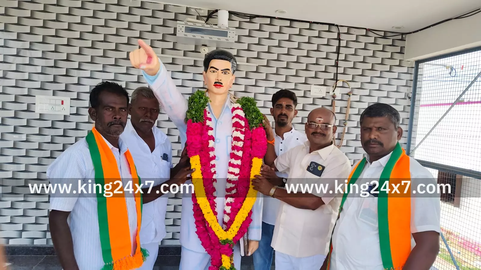 திருவேங்கடத்தில் தியாகி இமானுவேல் சேகரன் சிலைக்கு பாஜகவினர் மரியாதை