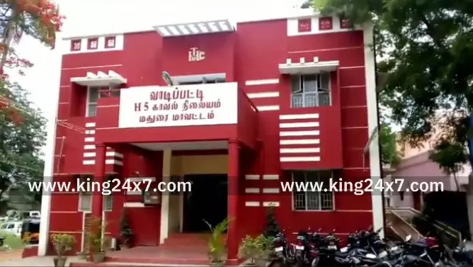 வேனில் சீருடை சிக்கியதால் சிறுமி பலி வேனில் சீருடை சிக்கியதால் சிறுமி பலி
