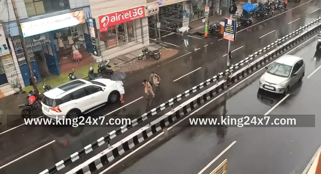 கரூர் மாவட்டத்தில் 35.00 மில்லி மீட்டர் மழை அளவு பதிவு. மாவட்ட நிர்வாகம் அறிவிப்பு.