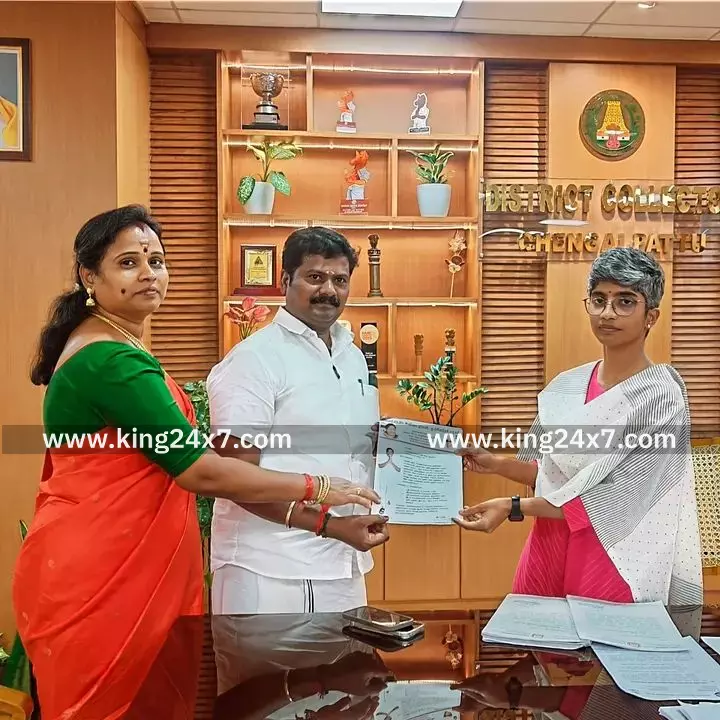 செங்கல்பட்டு மாவட்ட ஆட்சியரிடம் மனு அளித்த எம்எல்ஏ