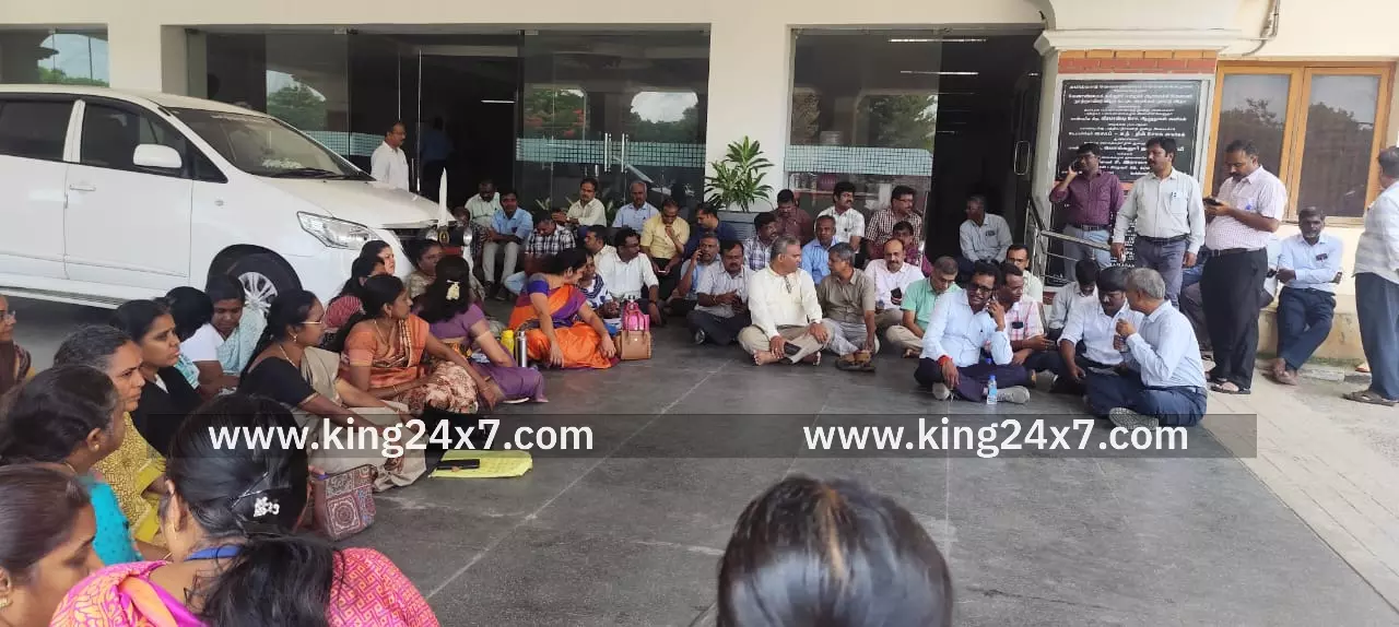 கோவை வேளாண் பல்கலைக்கழகத்தில் பதவி உயர்வு முறைகேடு: பேராசிரியர்கள் போராட்டம் !