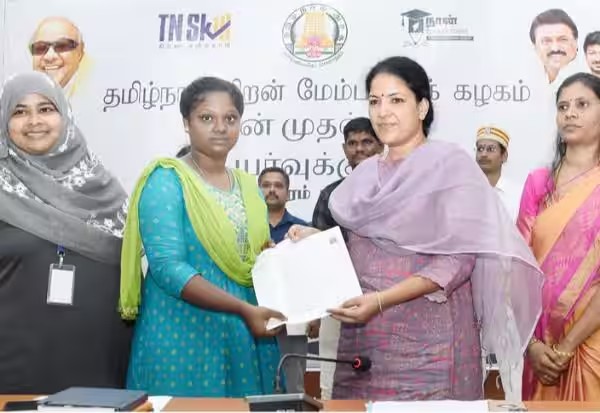 காஞ்சியில் உயர்வுக்கு படி நிகழ்ச்சி மாணவ - மாணவியருக்கு சேர்க்கை ஆணை