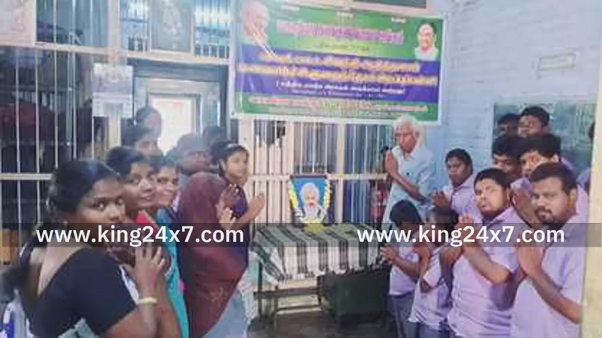 வாசுதேவநல்லூா் சிறப்புப் பள்ளியில் பாரதி நினைவு தினம்