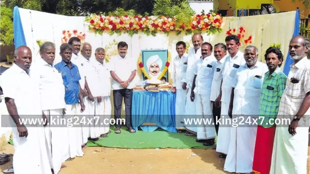 கீழப்பாவூரில் பாரதியாா் நினைவு தினம் கொண்டாடினர்