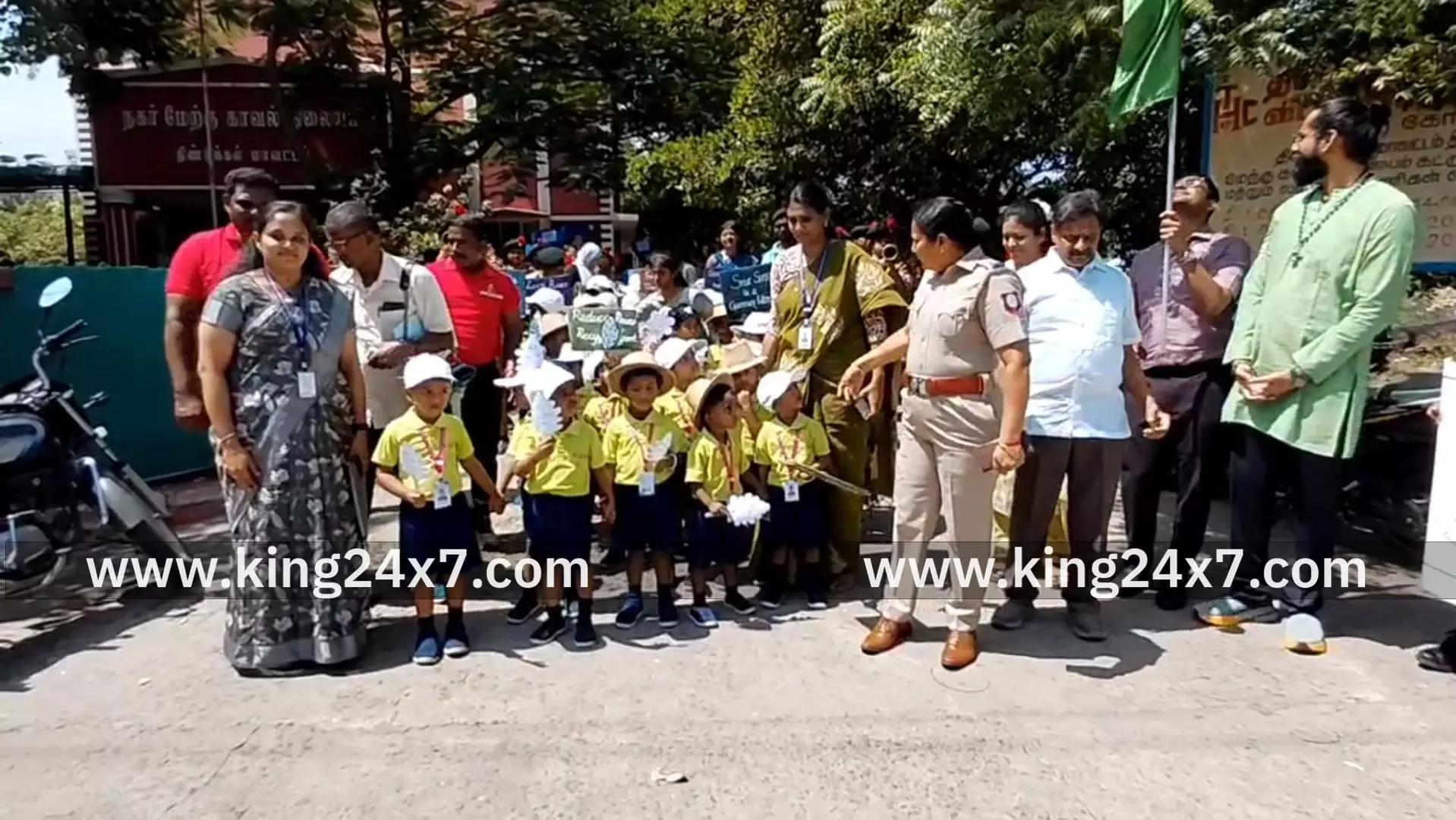 திண்டுக்கல் பசுமையை வலியுறுத்தி மழலைகள் பேரணி திண்டுக்கல் பசுமையை வலியுறுத்தி மழலைகள் பேரணி