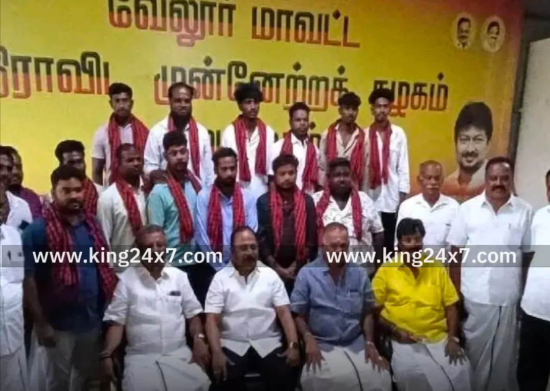 திமுகவில் இணைந்த மாற்றுகட்சியினர்! திமுகவில் இணைந்த மாற்றுகட்சியினர்!