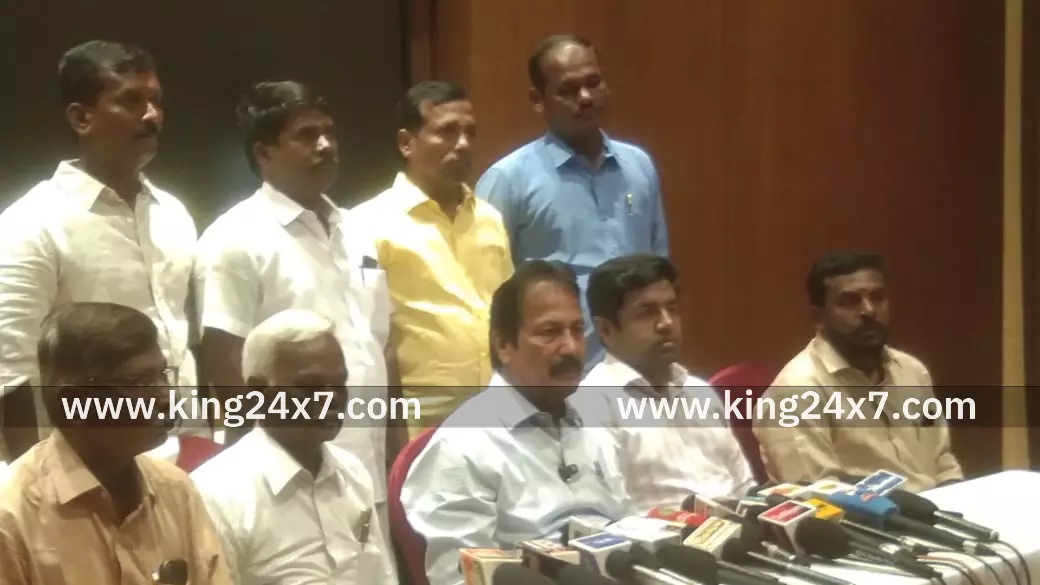 செய்தியாளர்களை சந்தித்து புதிய தமிழகம் கட்சித் தலைவர் செய்தியாளர்களை சந்தித்து புதிய தமிழகம் கட்சித் தலைவர்