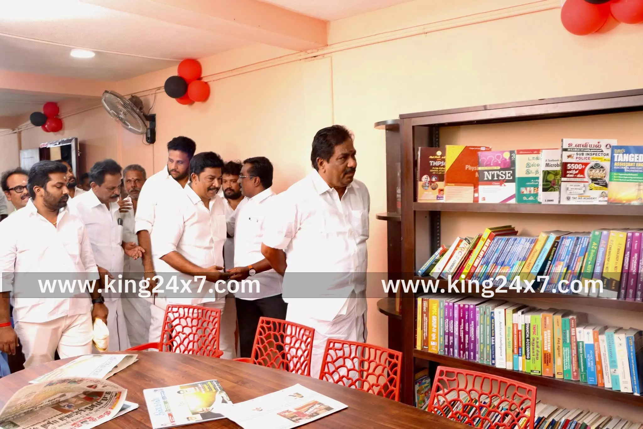 கலைஞர் நூலகத்தை திறந்து வைத்து அமைச்சர் கலைஞர் நூலகத்தை திறந்து வைத்து அமைச்சர்