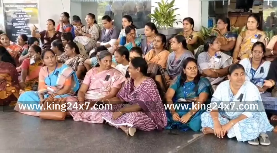 கோவை வேளாண் பல்கலைக் கழகத்தில் இரண்டாவது நாளாக ஆசிரியர்கள் போராட்டம் ! கோவை வேளாண் பல்கலைக் கழகத்தில் இரண்டாவது நாளாக ஆசிரியர்கள் போராட்டம் !