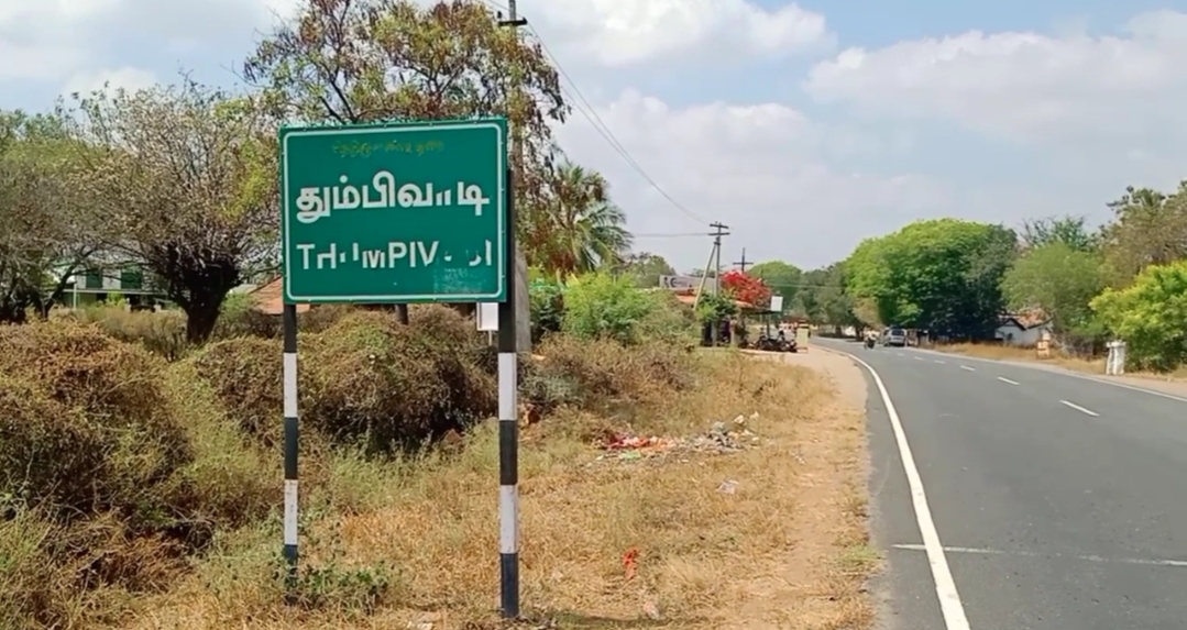 கண்டெய்னர்லாரி திடீரென பிரேக் இட்டதால் டூ வீலர் மோதி இளைஞர் உயிரிழப்பு.